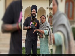 Sidhu Moose Wala's Mother Gets A Tattoo To Honour Late Son Sidhu Moose Wala's Mother Gets A Tattoo To Honour Late Son