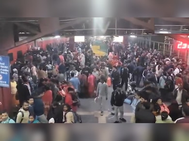 LIVE : नई दिल्ली रेलवे स्टेशन भगदड़ में 18 की मौत, मुआवजे के ऐलान से लेकर  कहां तक पहुंची जांच, जानें हर एक अपडेट्स | LIVE: Stampede like situation at  New Delhi