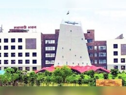 Holidays: छत्तीसगढ़ में सरकारी छुट्टियां घोषित, इस साल 3 दिनों का रहेगा स्थानीय अवकाश Holidays: छत्तीसगढ़ में सरकारी छुट्टियां घोषित, इस साल 3 दिनों का रहेगा स्थानीय अवकाश