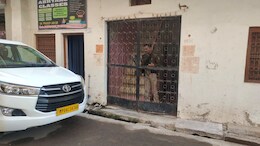 IT Raid: मुरैना में इनकम टैक्स अधिकारियों की छापामारी, 12 घंटे से घर के सदस्यों से पूछताछ जारी