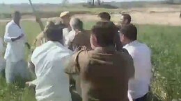 100 बीघा जमीन के लिए भिड़े कांग्रेस-बीजेपी नेता... फाड़े एक दूसरे के कपड़े, अशोक चांदना ने पोस्ट किया वीडियो