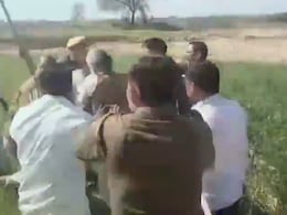 100 बीघा जमीन के लिए भिड़े कांग्रेस-बीजेपी नेता... फाड़े एक दूसरे के कपड़े, अशोक चांदना ने पोस्ट किया वीडियो 100 बीघा जमीन के लिए भिड़े कांग्रेस-बीजेपी नेता... फाड़े एक दूसरे के कपड़े, अशोक चांदना ने पोस्ट किया वीडियो