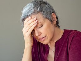 डॉक्&zwj;टर ने बताया मेनोपॉज और पेरीमेनोपॉज में कैसा महसूस करती हैं महिलाएं, वजन बढ़ने से लेकर नींद की कमी तक, जानें 8 बड़े लक्षण