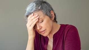 डॉक्&zwj;टर ने बताया मेनोपॉज और पेरीमेनोपॉज में कैसा महसूस करती हैं महिलाएं, वजन बढ़ने से लेकर नींद की कमी तक, जानें 8 बड़े लक्षण