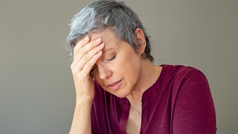 डॉक्&zwj;टर ने बताया मेनोपॉज और पेरीमेनोपॉज में कैसा महसूस करती हैं महिलाएं, वजन बढ़ने से लेकर नींद की कमी तक, जानें 8 बड़े लक्षण