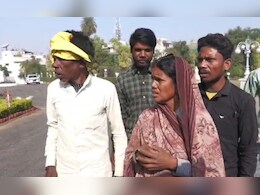 सिंधिया के सामने रोने लगीं आदिवासी महिला, कहा- सचिव ताकतवर है... सिंधिया के सामने रोने लगीं आदिवासी महिला, कहा- सचिव ताकतवर है...