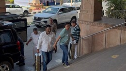 Rajasthan Politics: बड़े-बड़े टिफिन लेकर राजस्थान विधानसभा पहुंचे कांग्रेस विधायक, सामने आया लंच का मेन्यू कार्ड