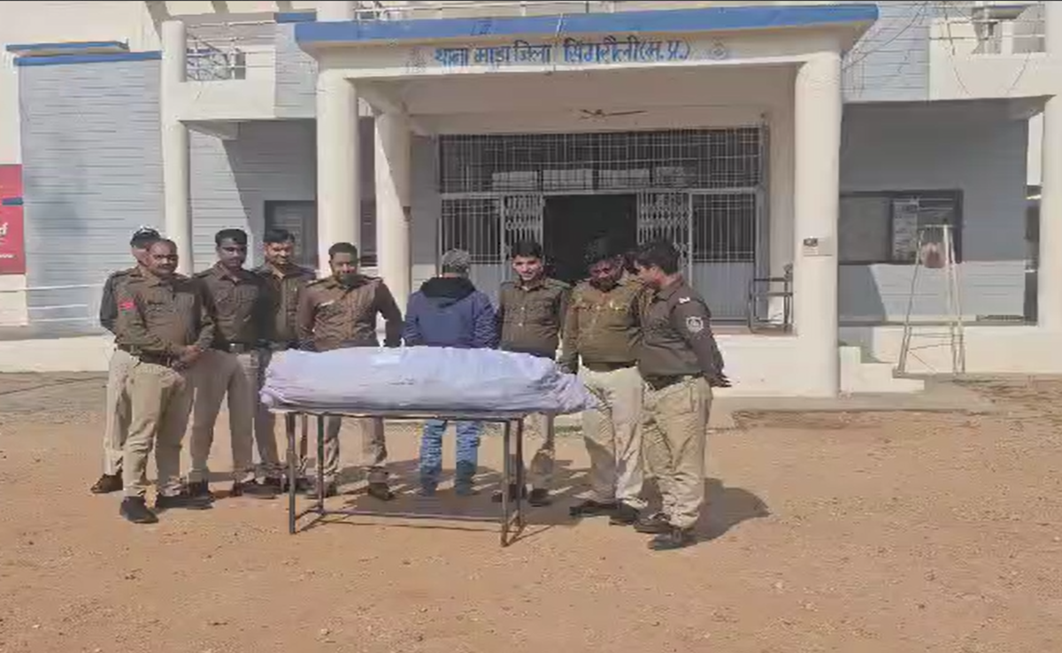 Afeem Ki Kheti: पेंशन से खत्म नहीं हो रही थी खर्च की टेंशन! लालच में शुरू कर दी अफीम की खेती, अब हुई जेल