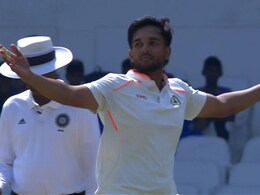 Ranji Trophy : एकही IPL मॅच न खेळलेल्या बॉलरनं सर्व दिग्गजांना टाकलं मागं! विदर्भाला विजेतेपद मिळणार? Ranji Trophy : एकही IPL मॅच न खेळलेल्या बॉलरनं सर्व दिग्गजांना टाकलं मागं! विदर्भाला विजेतेपद मिळणार?