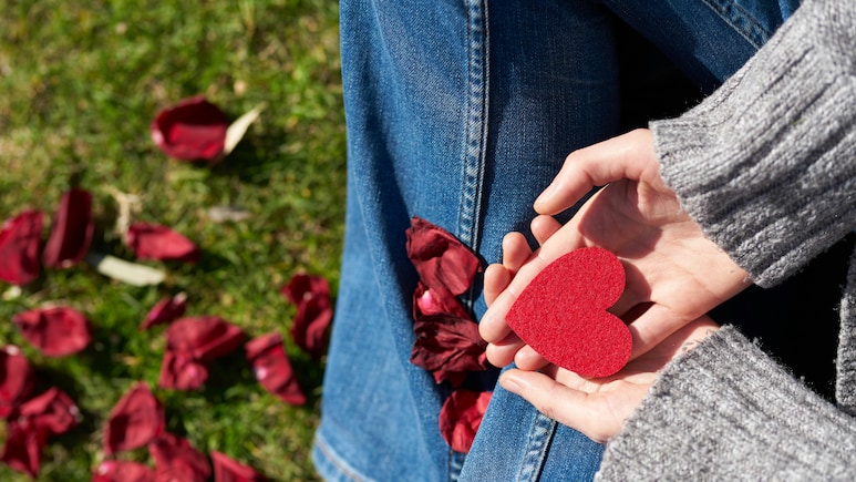 Myntra की Valentine's Day Sale से अपने लव्ड वन को गिफ्ट करें ये खूबसूरत चीज़ें Myntra की Valentine's Day Sale से अपने लव्ड वन को गिफ्ट करें ये खूबसूरत चीज़ें