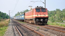 Indian Railways: सर्वसामान्य नागरिकांचा प्रवास होणार सुखकर आणि आरामदायी; 17 हजार नव्या डब्यांची निर्मिती