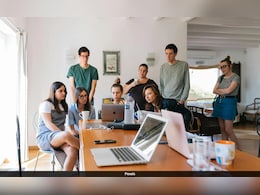 Gen Z की नो कैप वाली दुनिया में ‘स्ले’ करने का सही मतलब क्या है? जानें आम हो चुके इन शब्दों का मतलब