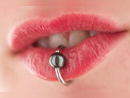 OMG: लिप स्टड के लिए लड़की ने मात्र 700 रुपये में बेच डाले मां के करोड़ों के गहने OMG: लिप स्टड के लिए लड़की ने मात्र 700 रुपये में बेच डाले मां के करोड़ों के गहने