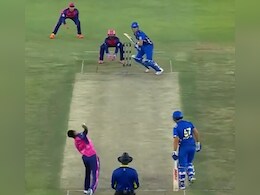 VIDEO: एक कदम पीछे,  फिर दो कदम आगे, 'बेबी एबी डिविलियर्स' का छक्का देख झूम उठी दुनिया VIDEO: एक कदम पीछे,  फिर दो कदम आगे, 'बेबी एबी डिविलियर्स' का छक्का देख झूम उठी दुनिया