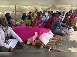 Latur News: अंत्यसंस्कारासाठी स्मशानभूमी नाही, गावकऱ्यांनी मृतदेह रस्त्या शेजारी ठेवला, त्यानंतर...