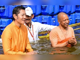 महाकुंभ में भूटान नरेशन ने सीएम योगी आदित्यनाथ के साथ त्रिवेणी संगम में लगाई आस्था की डुबकी महाकुंभ में भूटान नरेशन ने सीएम योगी आदित्यनाथ के साथ त्रिवेणी संगम में लगाई आस्था की डुबकी