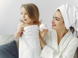 क्‍या है बेहतर bath towel or bathrobe