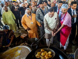 महाकुंभ में अदाणी महाप्रसाद सेवा की धूम, श्रद्धालुओं ने की सराहना महाकुंभ में अदाणी महाप्रसाद सेवा की धूम, श्रद्धालुओं ने की सराहना