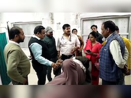 यूपी: लड़की को डांट लगाना पड़ा भारी या कुछ और... सरेआम स्कूल प्रिसिंपल की क्यों हुई डंडे और घूंसों से पिटाई यूपी: लड़की को डांट लगाना पड़ा भारी या कुछ और... सरेआम स्कूल प्रिसिंपल की क्यों हुई डंडे और घूंसों से पिटाई