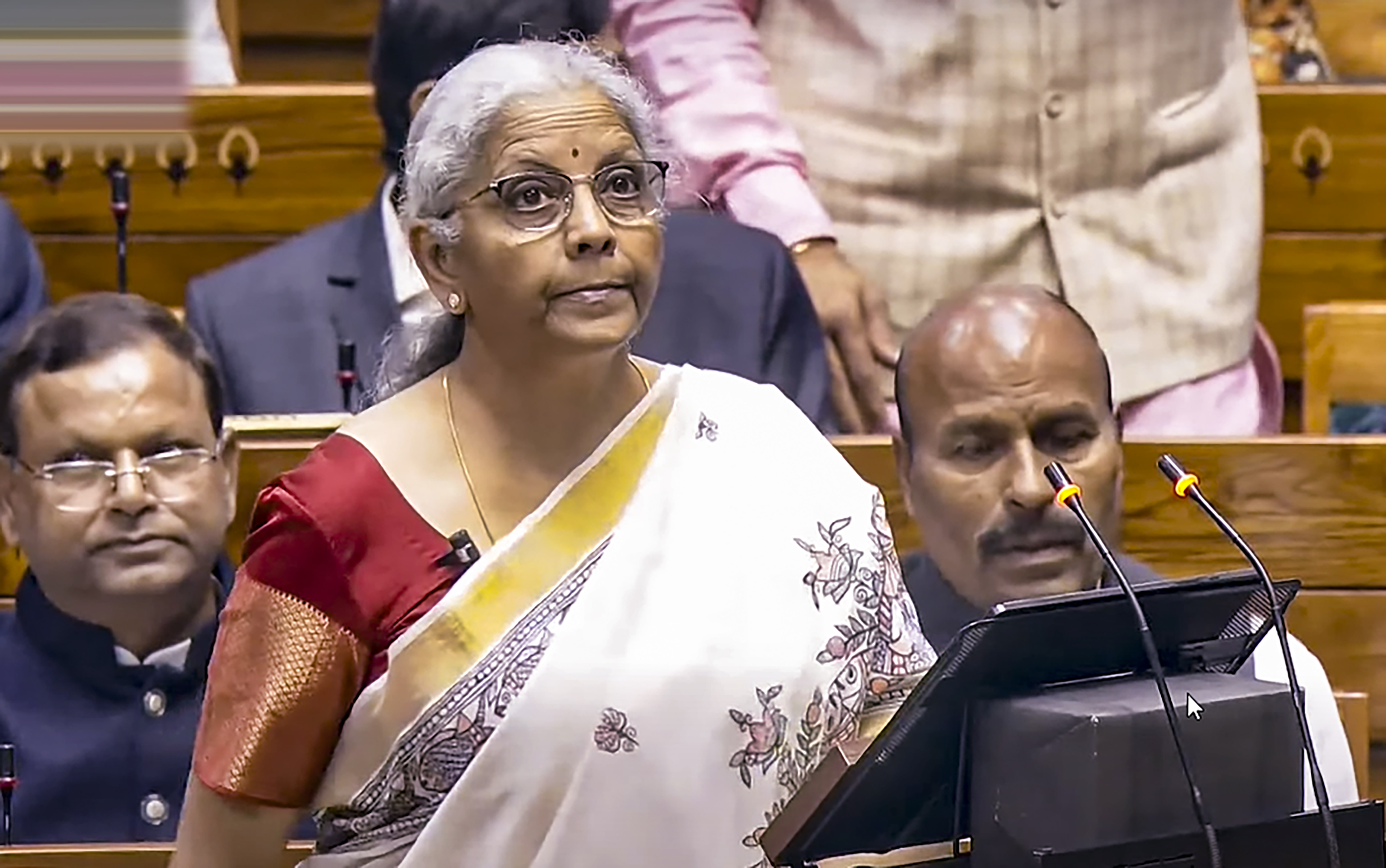 Union Budget 2025: देशभर के मेडिकल कॉलेजों में बढ़ाई जाएंगी 10 हजार से ज्यादा सीटें, वित्त मंत्री ने किया ऐलान