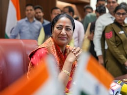 दिल्ली में महिलाओं को कब से मिलेंगे 2500 रुपये? अधिकारी ने बताई पूरी प्रक्रिया दिल्ली में महिलाओं को कब से मिलेंगे 2500 रुपये? अधिकारी ने बताई पूरी प्रक्रिया