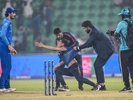 PCB Left Red-Faced As Fan Invades Pitch Once Again During Champions Trophy PCB Left Red-Faced As Fan Invades Pitch Once Again During Champions Trophy