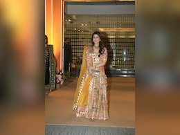 Riddhima Kapoor Embraces Ethnic Finery In A Multicoloured Embroidered <i>Lehenga</i> Riddhima Kapoor Embraces Ethnic Finery In A Multicoloured Embroidered <i>Lehenga</i>