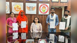 Tina Dabi: कलेक्&zwj;टर टीना डाबी ने पाक&zwj;िस्&zwj;तान से आए चार लोगों को दी भारत की नागर&zwj;िकता, जानें उनके नाम &nbsp;