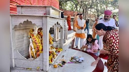 Maha Kumbh 2025: दिया कुमारी ने महाकुंभ में अक्षय वट के किए दर्शन, साधु-संतों से लिया आशीर्वाद
