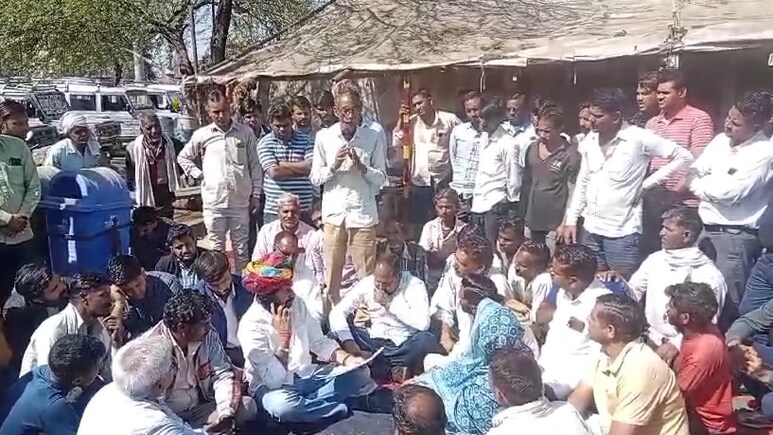 राजस्थान में होगा एक और बड़ा आंदोलन! टोल प्लाजा पर मासिक पास शुल्क बढ़ने पर सड़क पर उतरे टैक्सी ड्राइवर