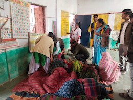 शिवपुरी में भंडारे का खाना खाने से लगभग 300 लोग बीमार, 35 से ज्यादा ग्रामीण अस्पताल में भर्ती शिवपुरी में भंडारे का खाना खाने से लगभग 300 लोग बीमार, 35 से ज्यादा ग्रामीण अस्पताल में भर्ती