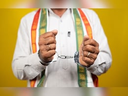 Crime News: लाचेच्या पैशांसाठी महिला सरपंचाचं संपूर्ण कुटुंब सरसावलं, पण पुढे जे घडलं ते... Crime News: लाचेच्या पैशांसाठी महिला सरपंचाचं संपूर्ण कुटुंब सरसावलं, पण पुढे जे घडलं ते...