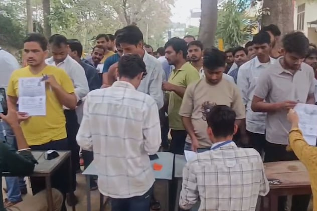चेहरा देख के दी एंट्री चेहरा देख के दी एंट्री