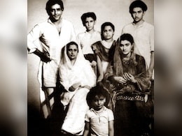 इस फोटो में हैं हिंदी सिनेमा के 4 सुपरस्टार, चारों कर चुके दुनिया को अलविदा, एक के कंधे पर टिकी है खानदान की विरासत इस फोटो में हैं हिंदी सिनेमा के 4 सुपरस्टार, चारों कर चुके दुनिया को अलविदा, एक के कंधे पर टिकी है खानदान की विरासत