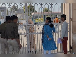 REET Exam 2025: एक घंटे पहले ही एग्जाम सेंटर के बंद हो गए गेट, रोते-बिलखते रहे अभ्यर्थी; फिर भी नहीं मिली एंट्री   REET Exam 2025: एक घंटे पहले ही एग्जाम सेंटर के बंद हो गए गेट, रोते-बिलखते रहे अभ्यर्थी; फिर भी नहीं मिली एंट्री