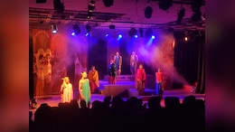 Bharat Rang Mahotsav: यशोदा, बलराम, राधा के अनसुलझे सवालों के जवाब देते नजर आए भगवान कृष्ण