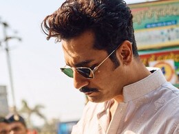 जिम और फिटनेस भूल सड़क पर लिट्टी चोखा खाते दिखे विक्की कौशल, लोग बोले - कैटरीना भाभी को भी खिला देते जिम और फिटनेस भूल सड़क पर लिट्टी चोखा खाते दिखे विक्की कौशल, लोग बोले - कैटरीना भाभी को भी खिला देते