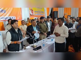 Shivpuri News: सिंधिया के जनता दरबार में हाई वोल्टेज ड्रामा, बर्खास्त शिक्षक ने खुद पर उड़ेला केरोसिन Shivpuri News: सिंधिया के जनता दरबार में हाई वोल्टेज ड्रामा, बर्खास्त शिक्षक ने खुद पर उड़ेला केरोसिन