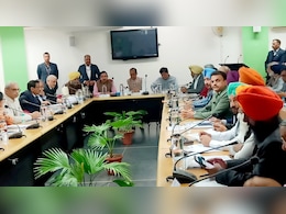 चंडीगढ़ में प्रदर्शनकारी किसानों और केंद्र सरकार के बीच 3 घंटे हुई बैठक, कृषि मंत्री बोले- 19 मार्च को फिर मिलेंगे चंडीगढ़ में प्रदर्शनकारी किसानों और केंद्र सरकार के बीच 3 घंटे हुई बैठक, कृषि मंत्री बोले- 19 मार्च को फिर मिलेंगे