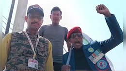 रीवा के सैनिक स्कूल से 71 छात्रों के निलंबन के मामले ने पकड़ा तूल, तिरंगा लेकर पानी की टंकी पर चढ़ा सेना का रिटायर्ड जवान, फिर...