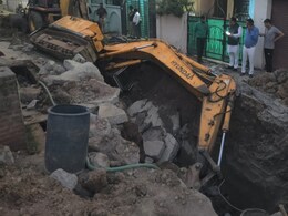 MP Sewer Accident: सतना में पोकलेन चालक की मौत का जिम्मेदार कौन? आधा अधूरा काम करने पर टर्मिनेट हुई थी कंपनी
