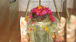 Morena : चंबल के बीहड़ों में शिव जी का चमत्कारी मंदिर, दिन में 3 बार बदलता है शिवलिंग का रंग