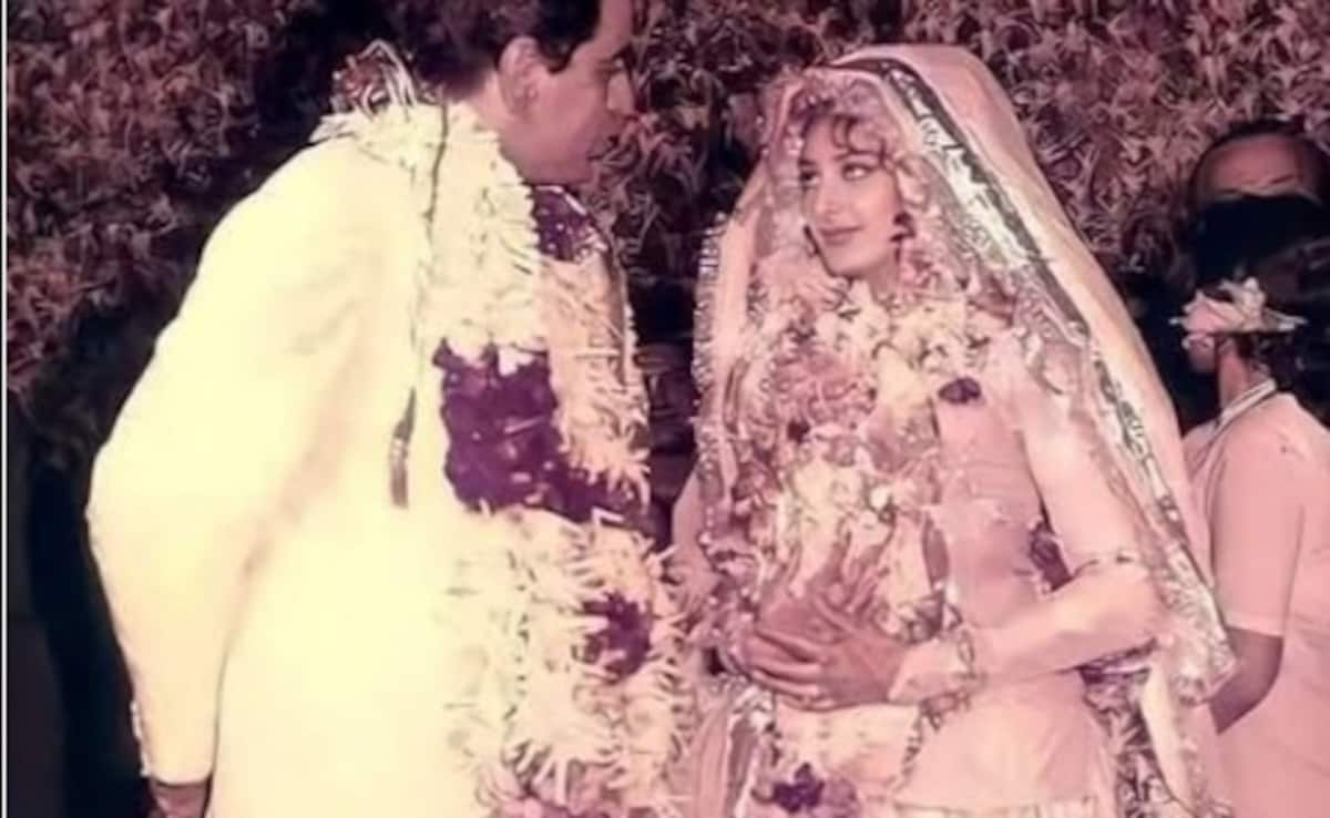 এই সুপারস্টার নির্ধারিত সময়ের 1 মাস আগে বিবাহিত হয়েছিল, কার্ডটি মুদ্রিত করার জন্য সময় দেওয়া হয়নি, স্থানীয় দর্জি, ফটো ভাইরাল দ্বারা সেলাই করা লেহেঙ্গা