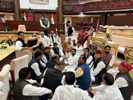 Rajasthan Politics: मंत्री की टिप्पणी को लेकर कांग्रेस में आक्रोश, लगातार तीसरे दिन भी विपक्षी विधायकों ने सदन में डाला डेरा Rajasthan Politics: मंत्री की टिप्पणी को लेकर कांग्रेस में आक्रोश, लगातार तीसरे दिन भी विपक्षी विधायकों ने सदन में डाला डेरा