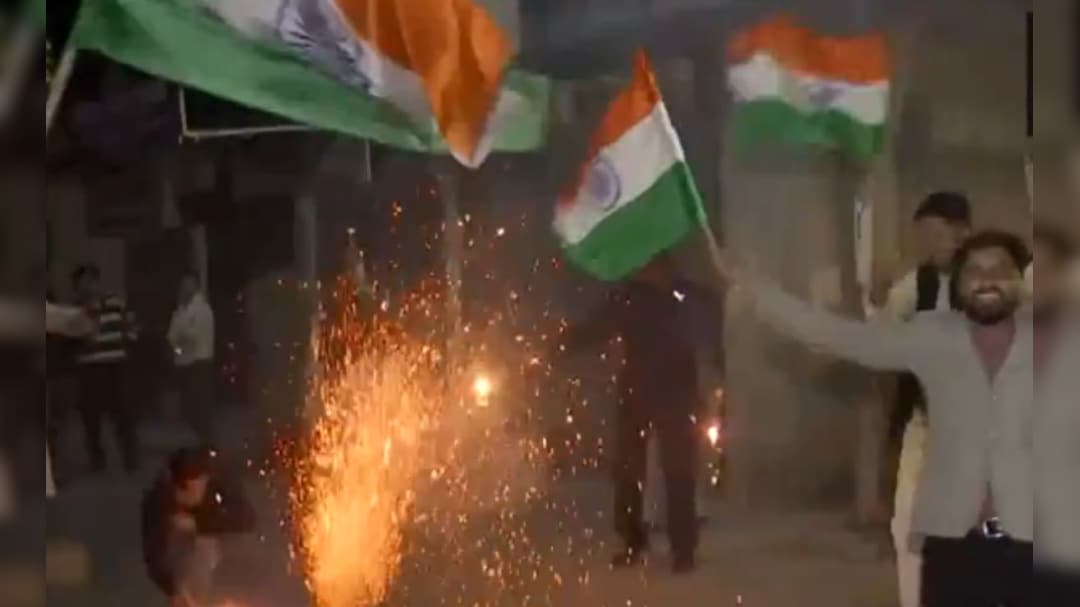 India vs Pakistan: टीम इंडियाच्या विजयानंतर देशभरात जल्लोष; पाकिस्तान स्पर्धेतून बाहेर