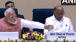 साहित्य संमेलनात दिसली PM मोदी - पवारांची केमेस्ट्री, स्टेजवरील प्रसंगाची सर्वत्र चर्चा, पाहा Video