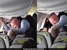 Watch: Man Grabs Woman's Hair On Alaska Airlines Flight, Attendant Pummels Him Watch: Man Grabs Woman's Hair On Alaska Airlines Flight, Attendant Pummels Him