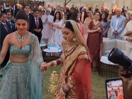 Priyanka Chopra Brother Wedding: प्रियंका चोपड़ा बनी भाभी की परछाई, कभी दुपट्टा संवारतीं तो कभी लहंगा संभालती आईं नजर Priyanka Chopra Brother Wedding: प्रियंका चोपड़ा बनी भाभी की परछाई, कभी दुपट्टा संवारतीं तो कभी लहंगा संभालती आईं नजर