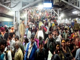 नई दिल्ली रेलवे स्टेशन भगदड़ के बाद प्रयागराज और पटना स्टेशन पर क्या हालात, जानें नई दिल्ली रेलवे स्टेशन भगदड़ के बाद प्रयागराज और पटना स्टेशन पर क्या हालात, जानें