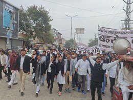 17 दिन से कोर्ट का काम ठप, वकील कर रहे कार्य बहिष्कार; रजिस्ट्री और स्टांप का काम रुकने से हो रहा राजस्व घाटा 17 दिन से कोर्ट का काम ठप, वकील कर रहे कार्य बहिष्कार; रजिस्ट्री और स्टांप का काम रुकने से हो रहा राजस्व घाटा